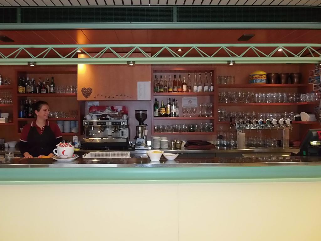 Hotel Vezzano Buitenkant foto